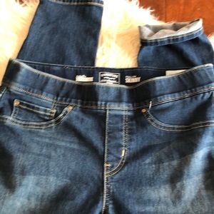 Skinny sculpt pull on jeggings !! Medium wash
